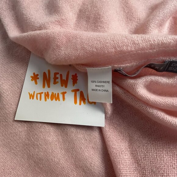 In Cashmere Womens Pink Cape Scarf Wrap One Size Cozy Lightweight NWOT - Picture 6 of 6